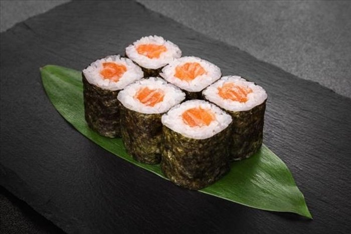 РОЛЛ С ЛОСОСЕМ